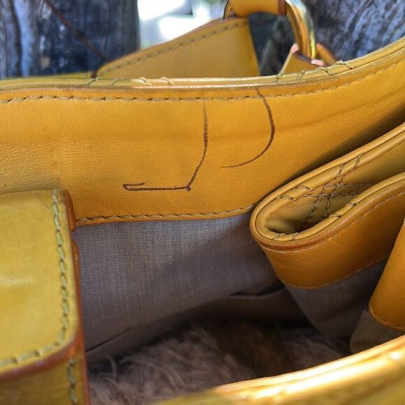 MARC JACOBS RARE mustard yellow calfskin quilted leather shoulder purse. - Picture 4 of 16